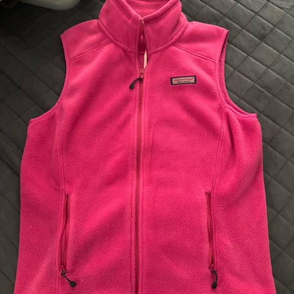 ✨Vineyard Vines size Small Vest✨ - Picture 2 of 3